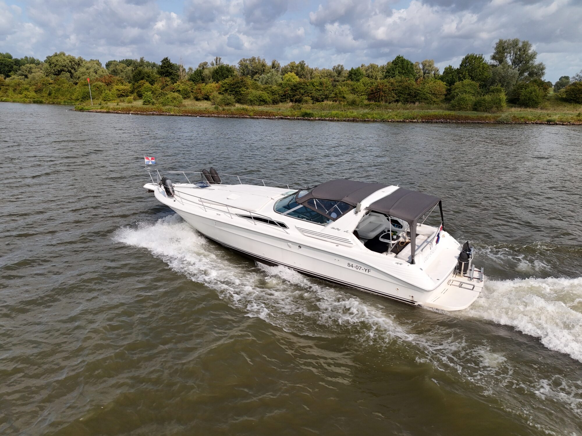 Sea Ray 400 Express Cruiser