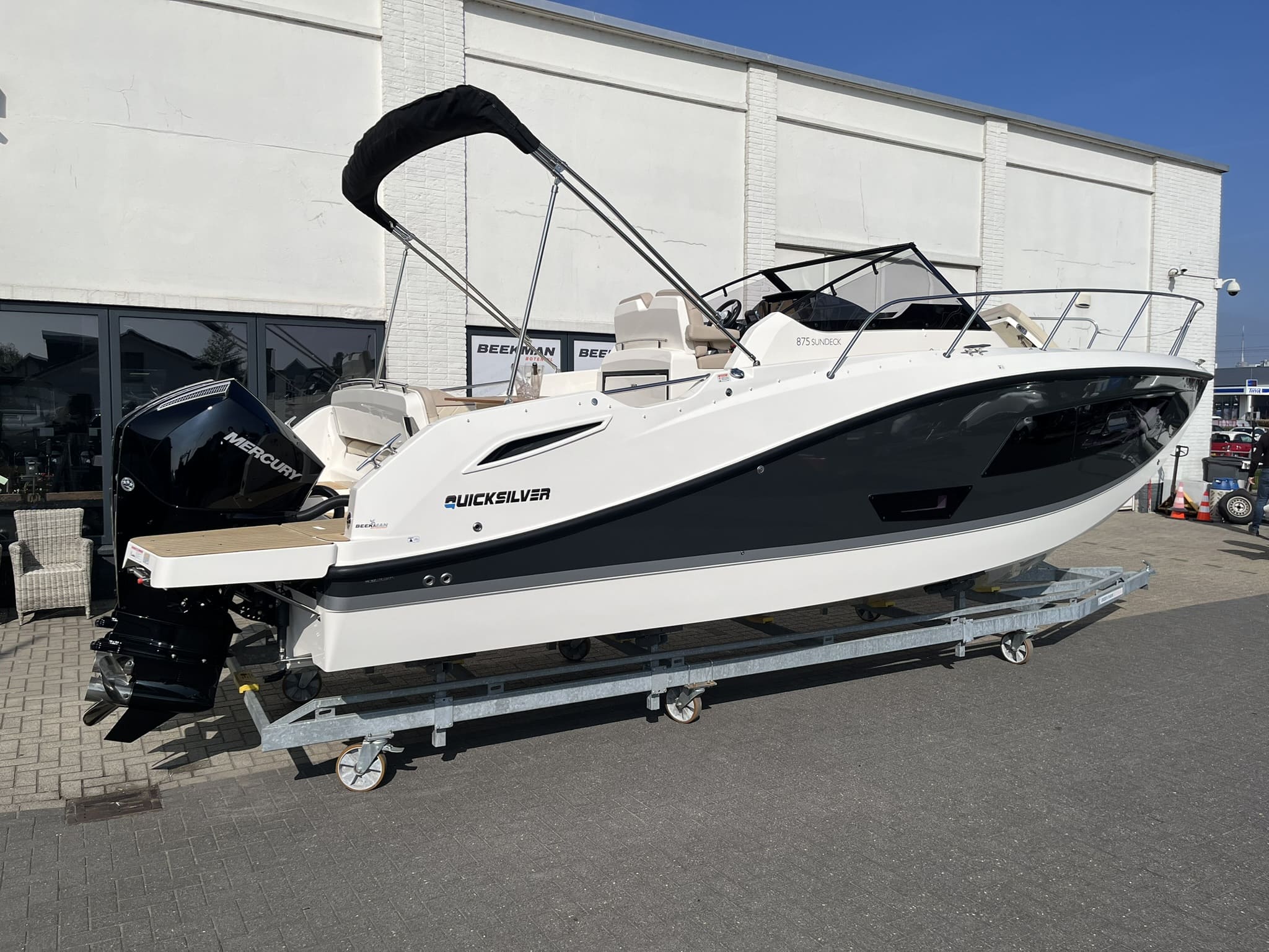Quicksilver 875 Sundeck