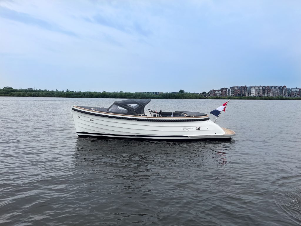 Waterspoor 646 outboard DE GROOTSTE SLOEPENSHOWROOM VAN NEDERLAND