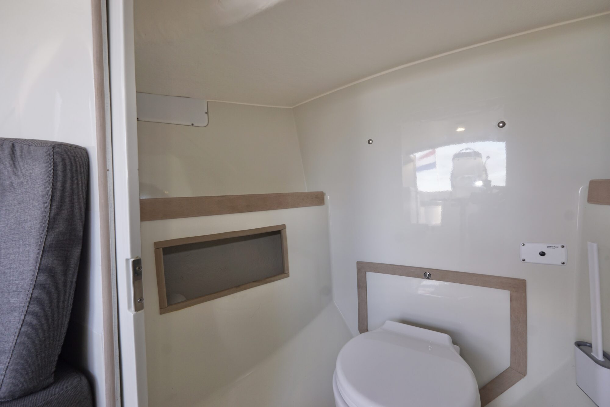 Damarin 732 Cabin