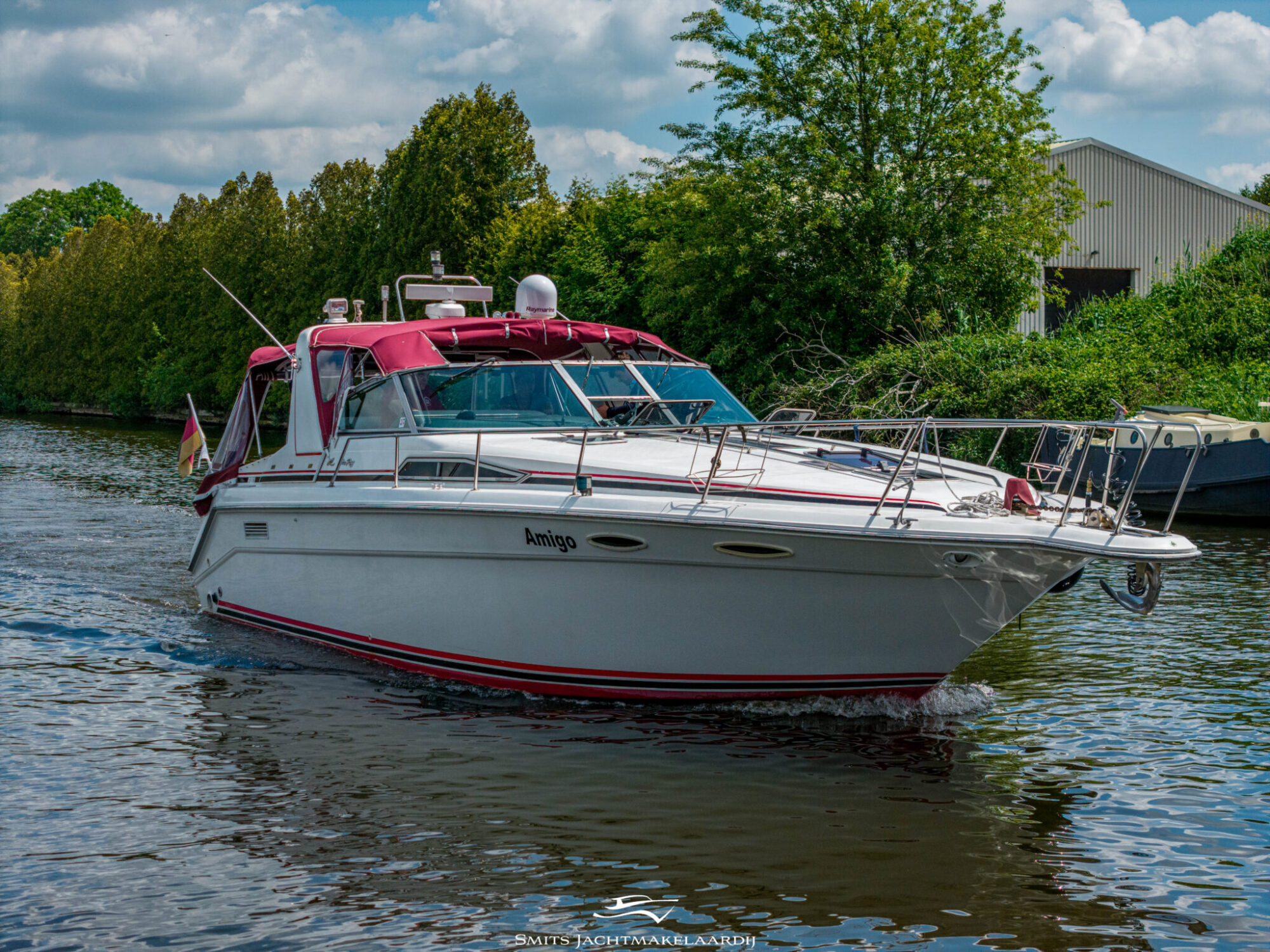 Sea Ray 370 Express Cruiser