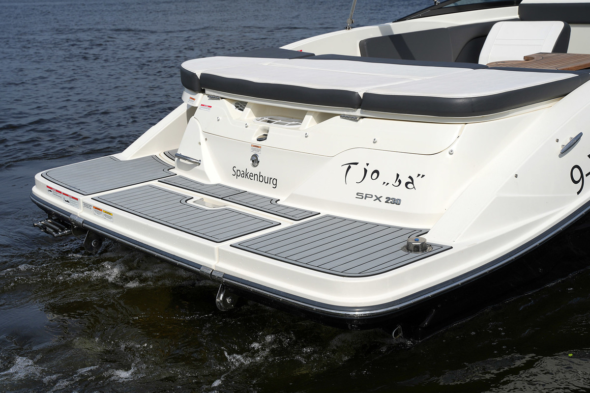 Sea Ray SPX 230