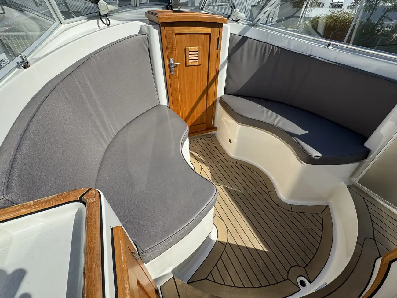 Intercruiser 27 Cabin