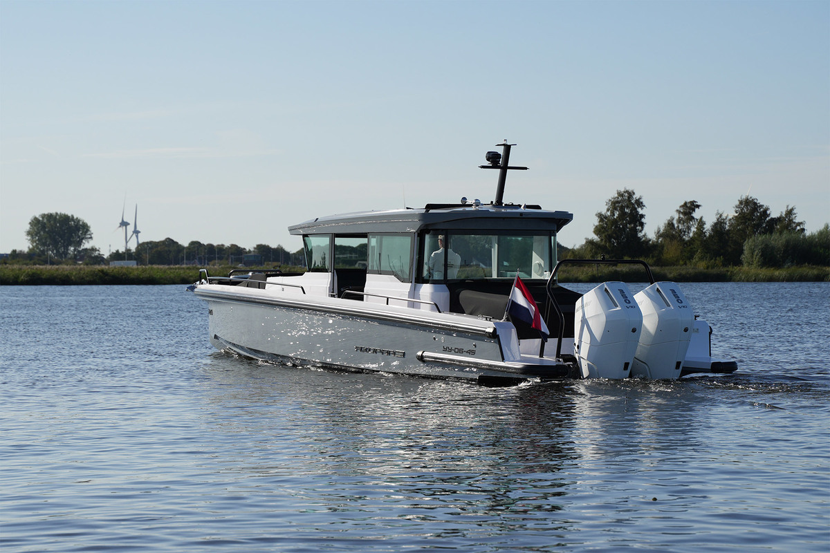 Axopar 37 XC Cross Cabin Mediterrana Edition