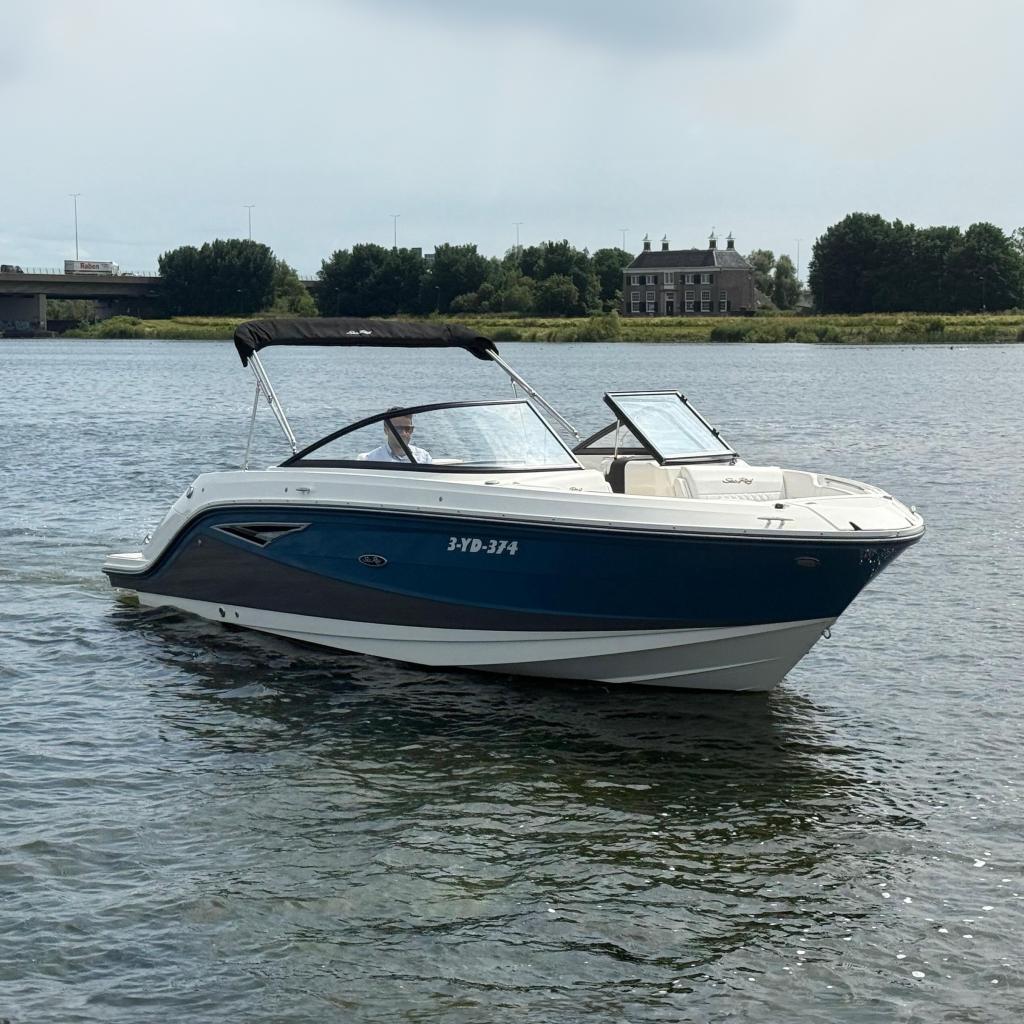 Sea Ray SLX 250 hoofdfoto: 1