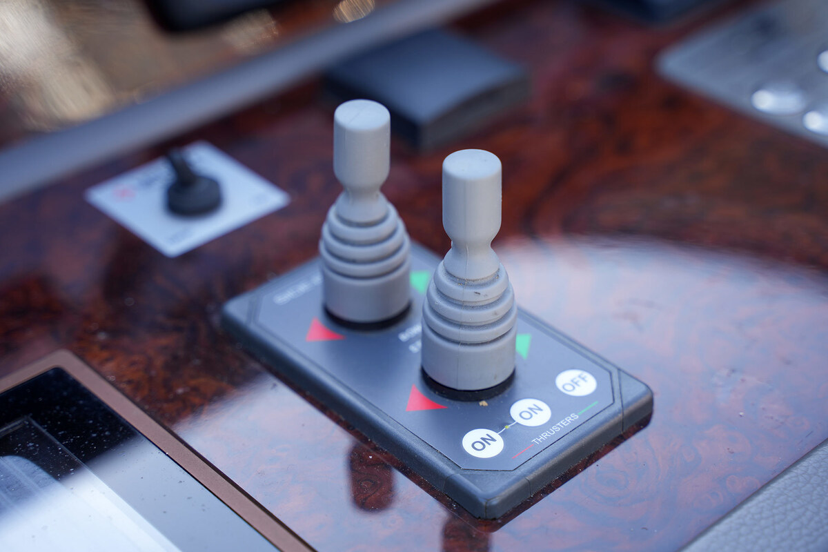 Linssen Grand Sturdy 410 AC Variotop met stabilisator