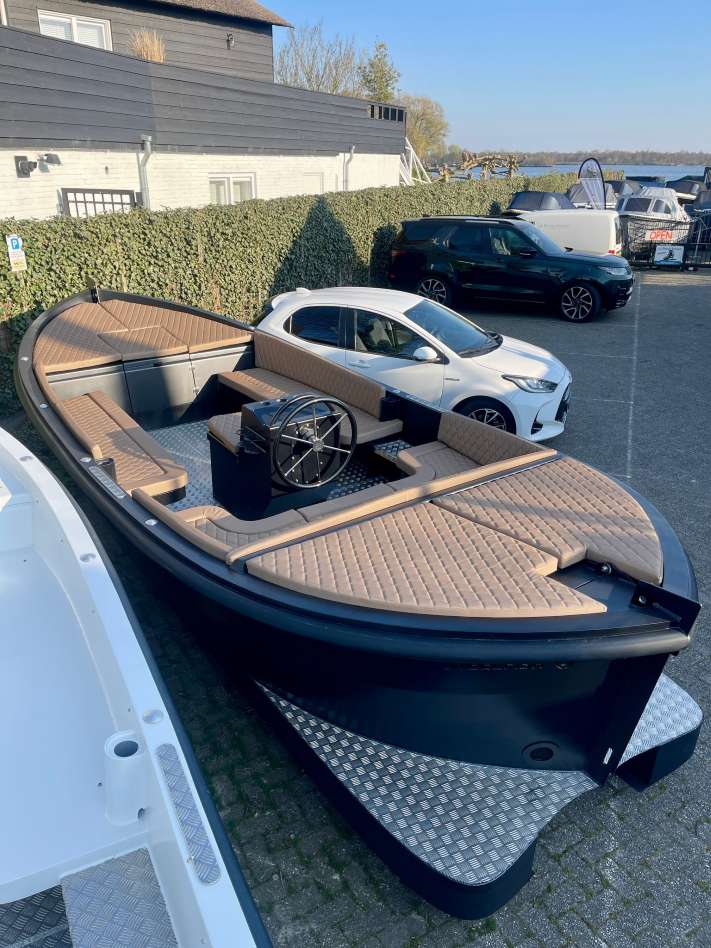 Steelfish 670 vaarklaar 60pk Honda