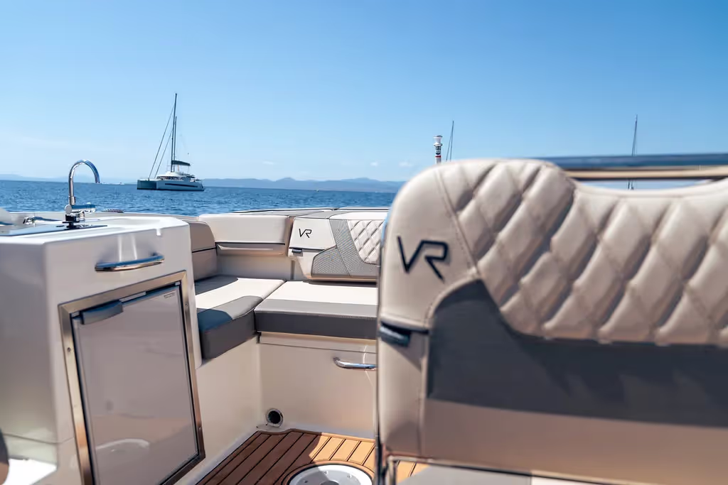 Bayliner VR6 Cuddy