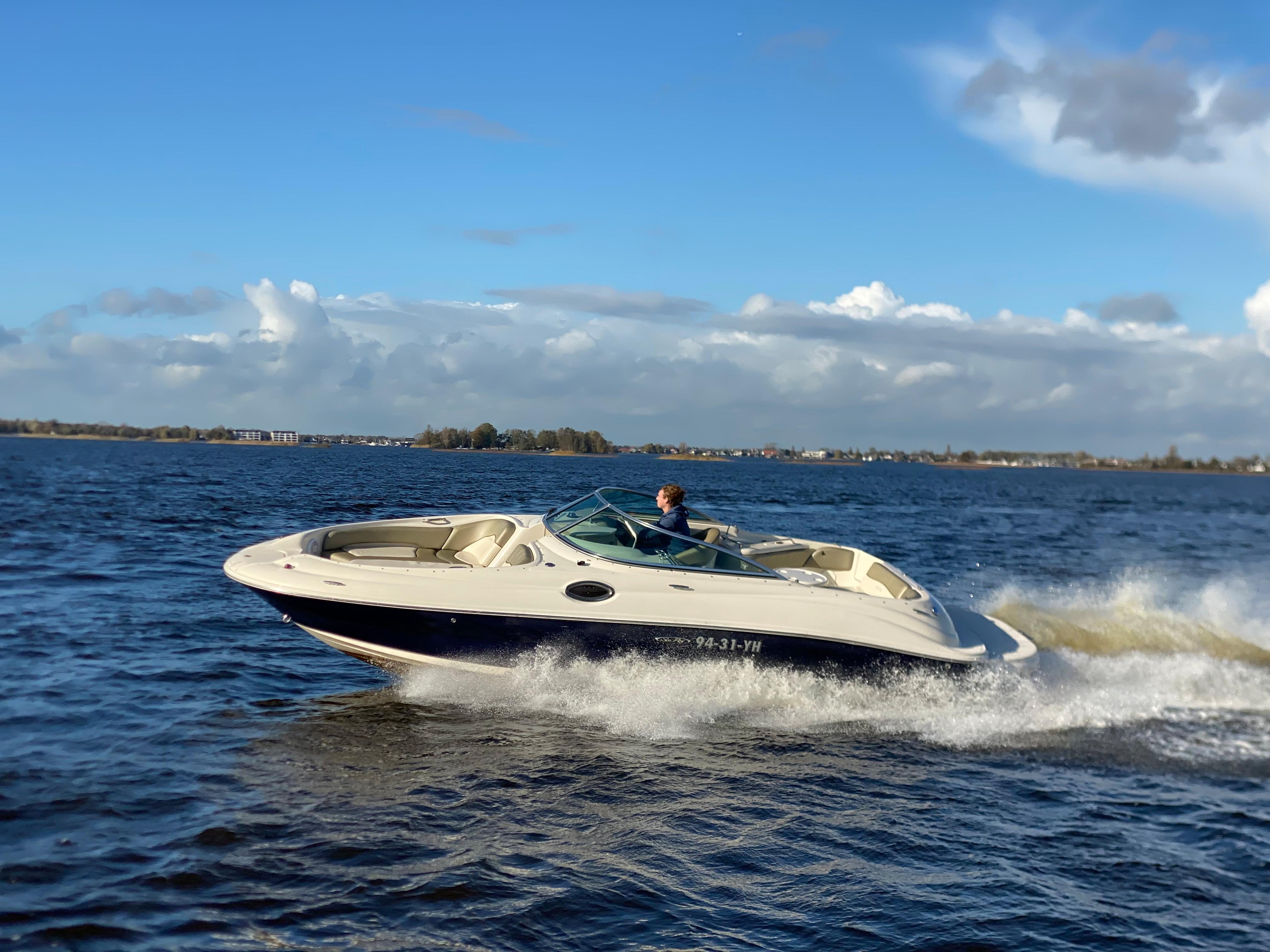 Sea Ray 240 Sundeck