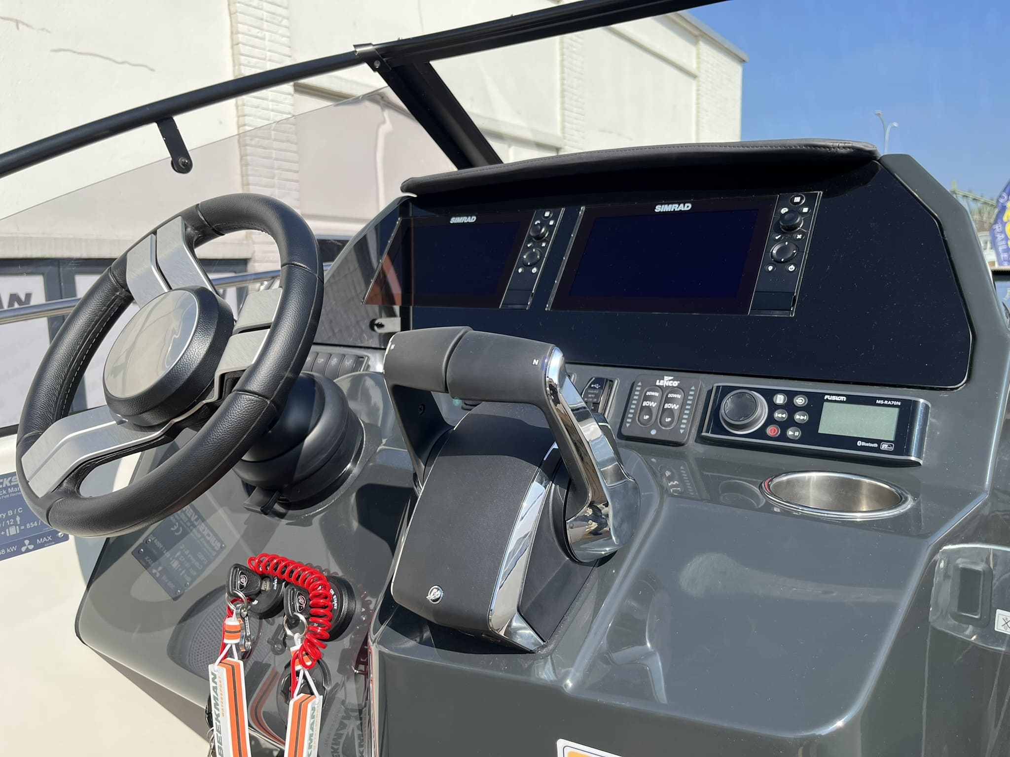 Quicksilver 875 Sundeck