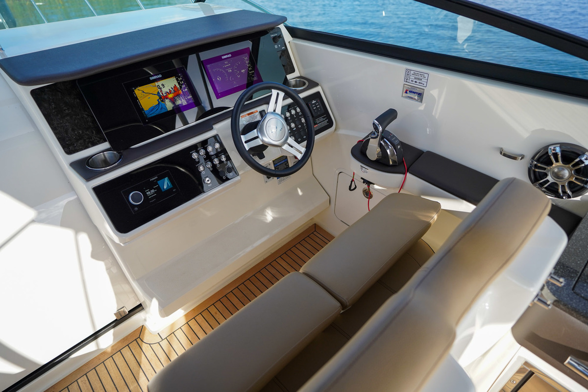 Sea Ray Sundancer 290