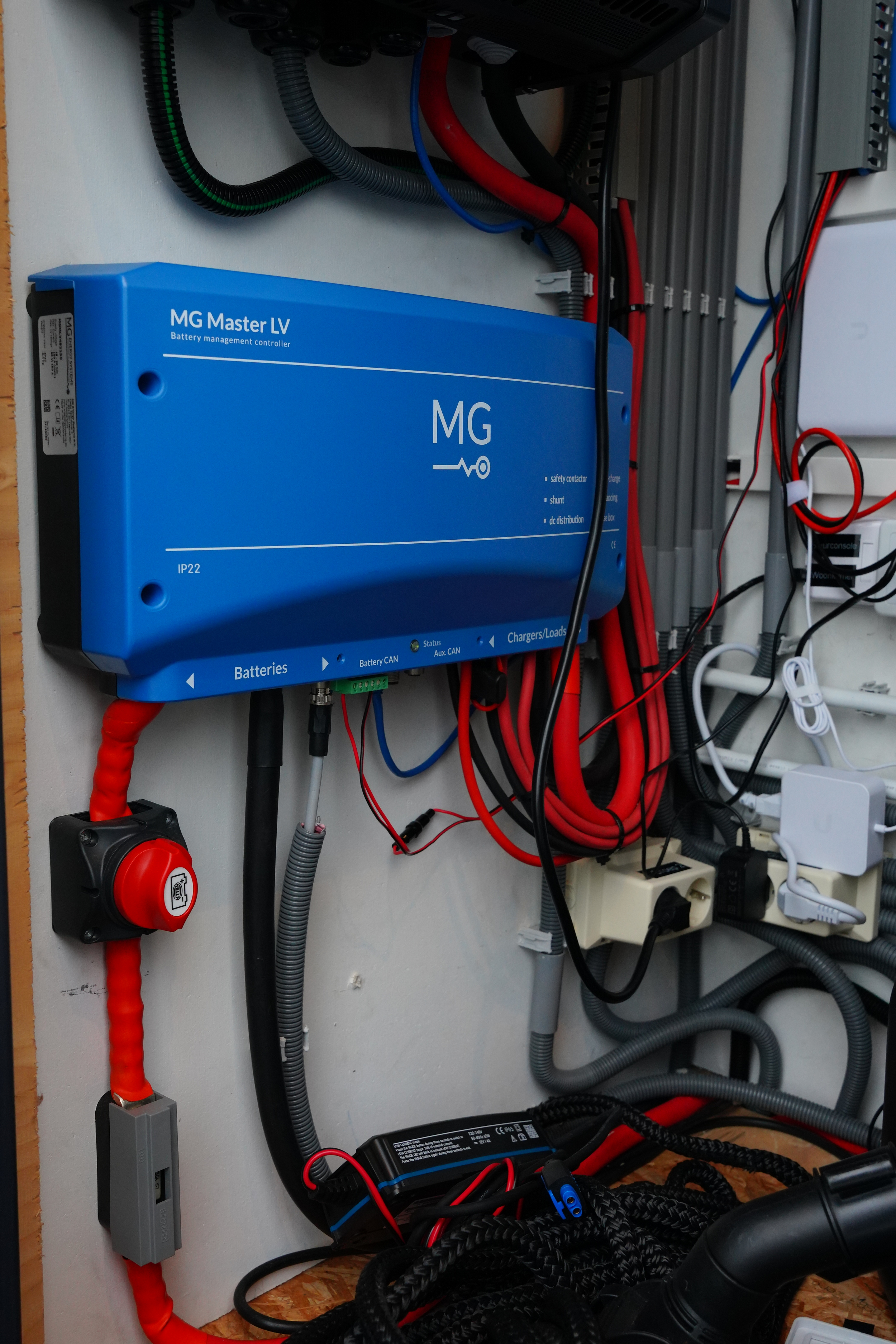 Koopligplaats Sneekermeer Met Apart Te Koop Houseboat 1460 X 500