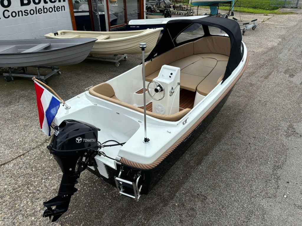 Qnap 480 + 9.8 PK Tohatsu Four Stroke *