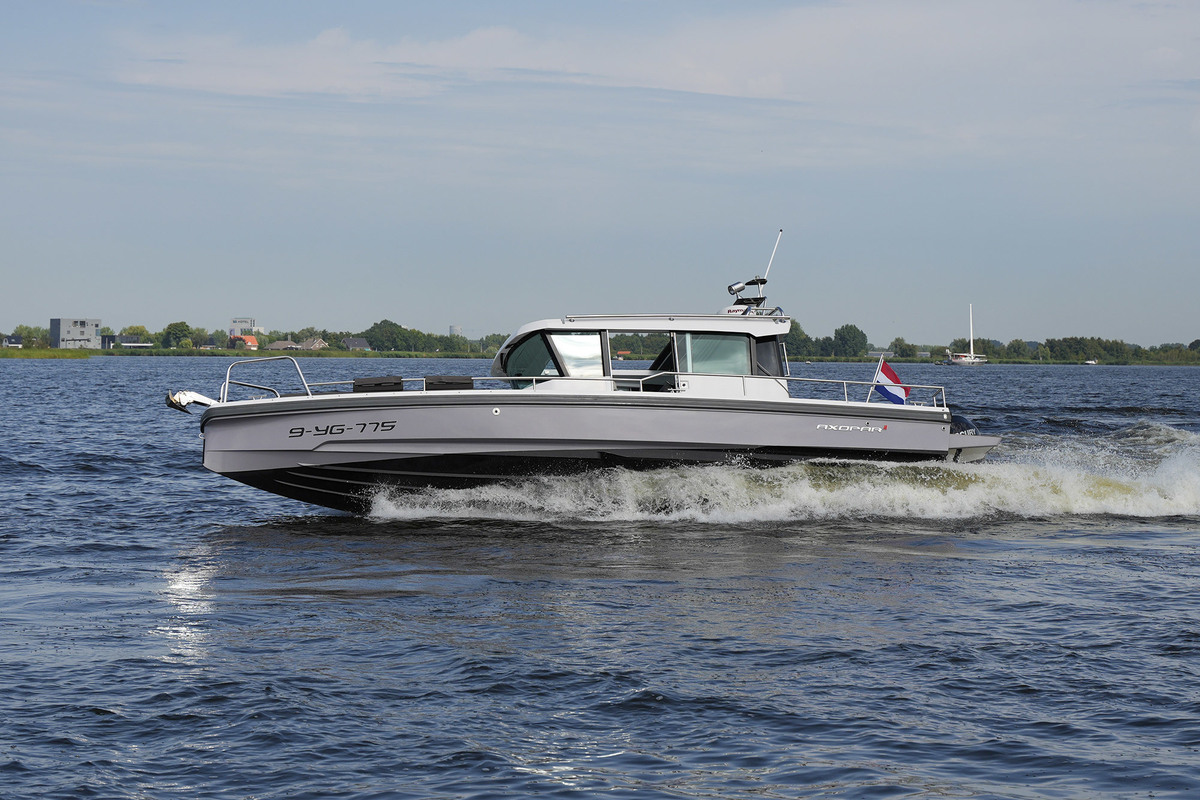 Axopar 28 Cabin