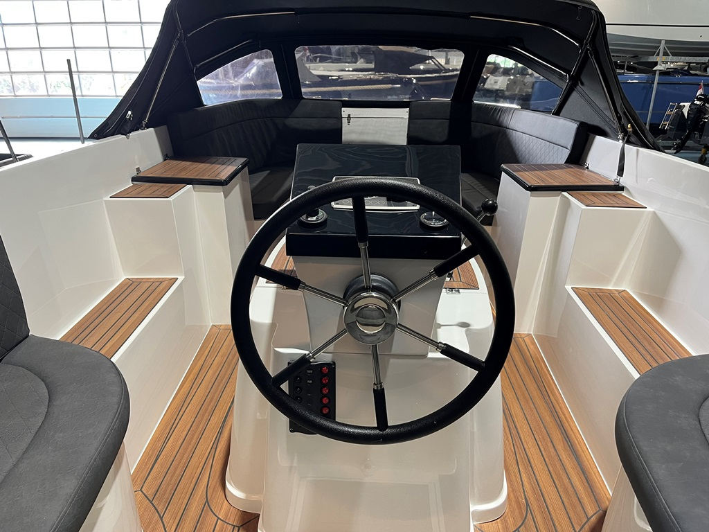 Maxima Boats Aanbieding -  730I met Vetus 42 pk Diesel in donkergrijs op voorraad!