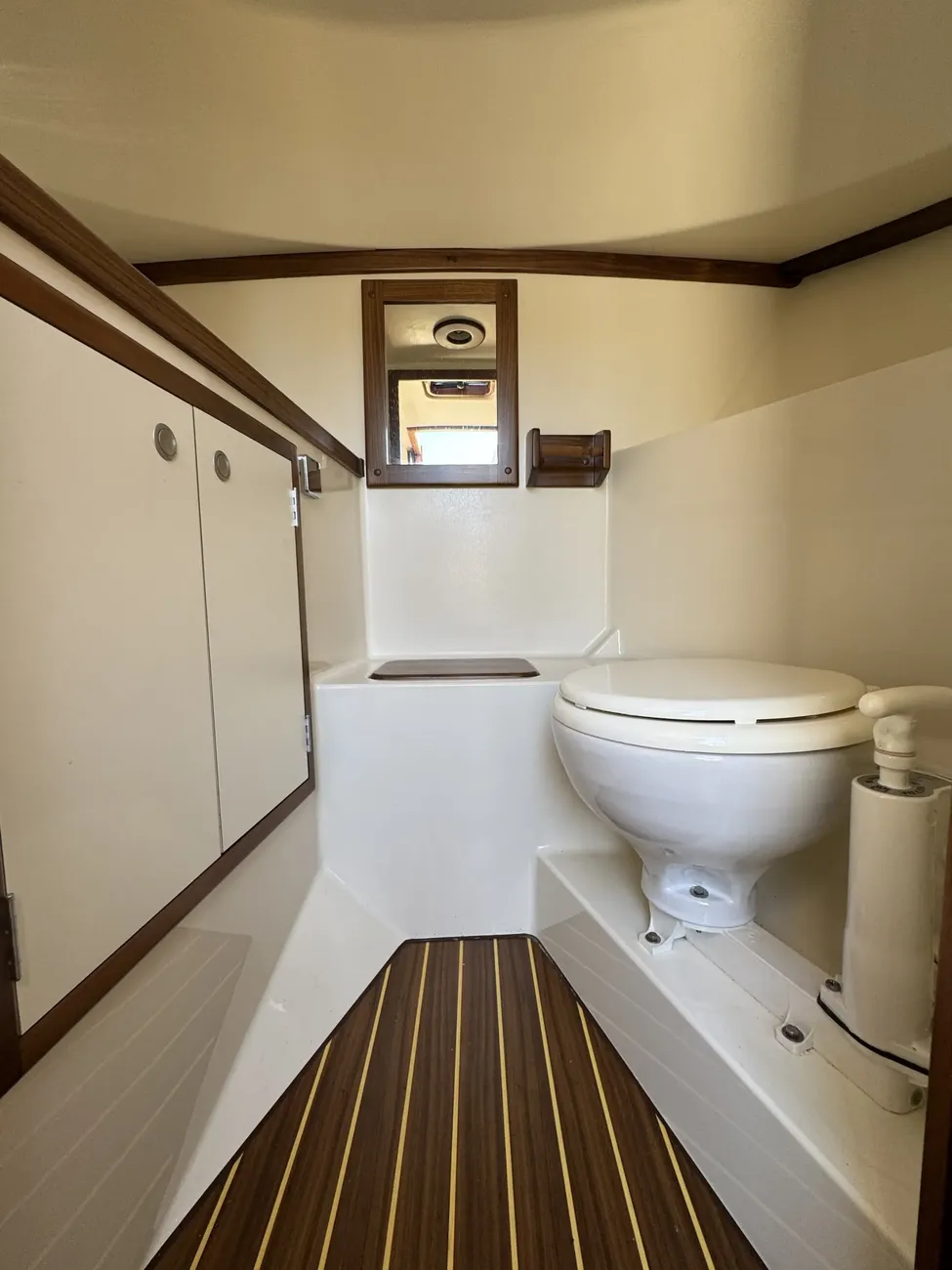 Intercruiser 27 Cabin