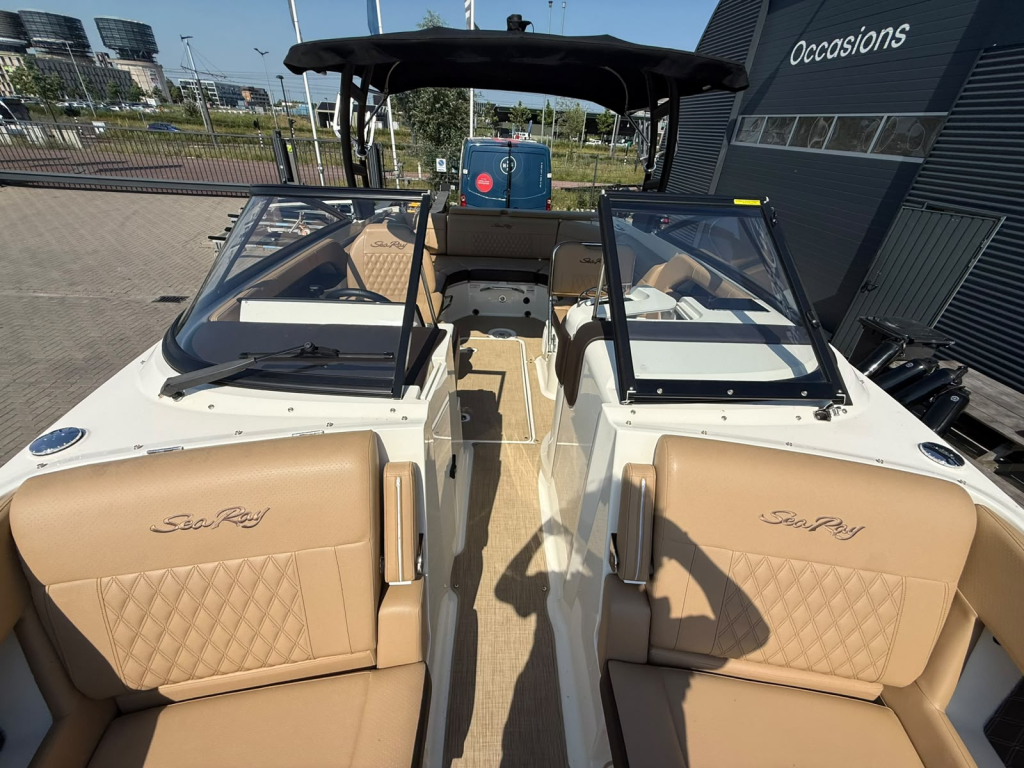 Sea Ray SLX 250