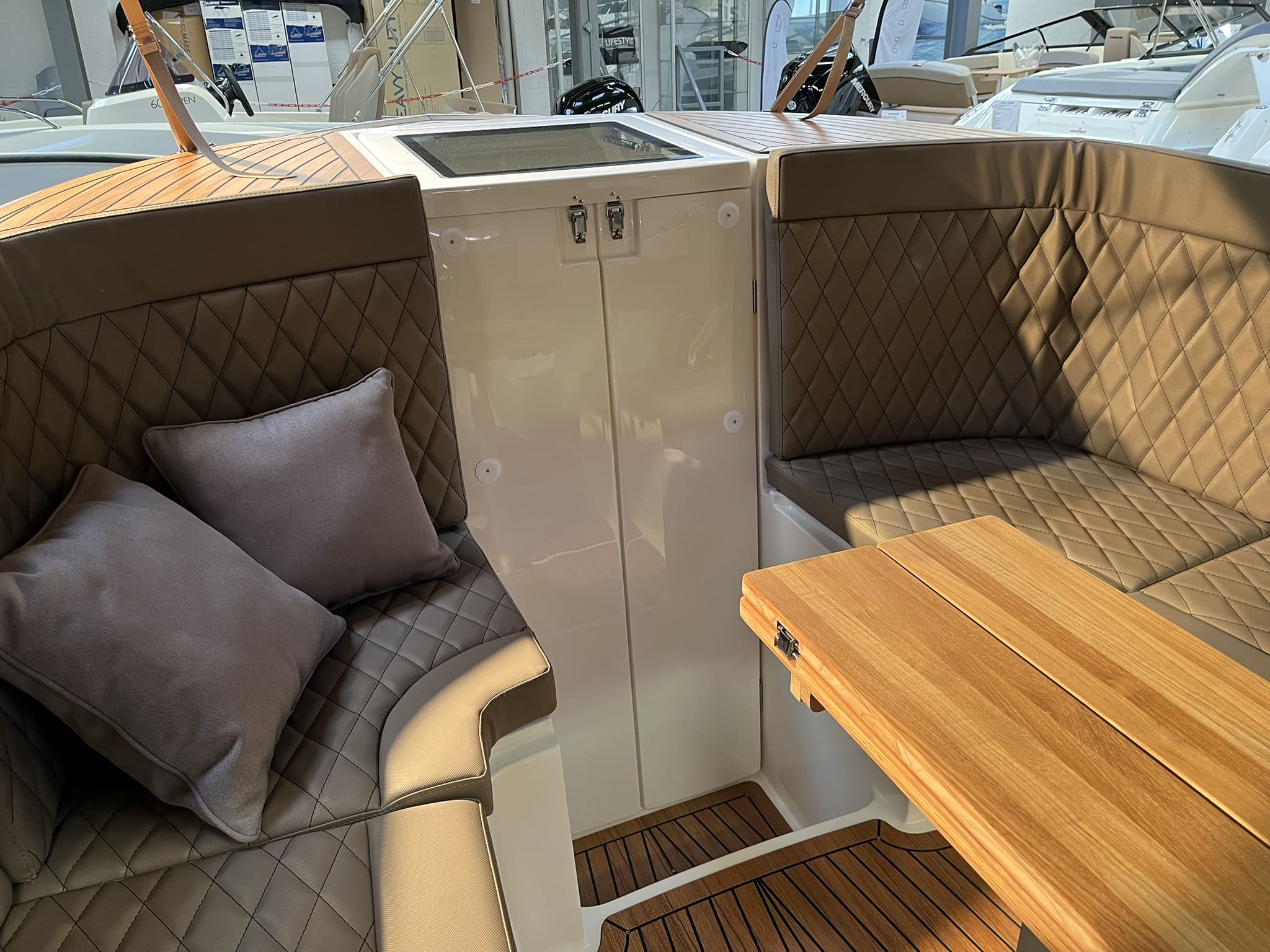 Oud-huijzer 740 Tender