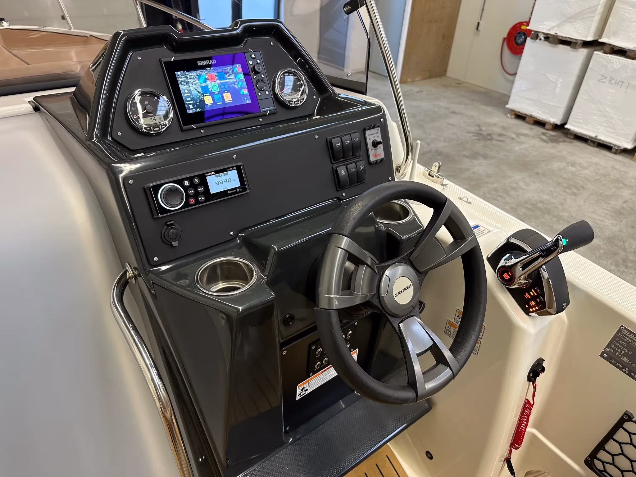 Quicksilver 755 Sundeck