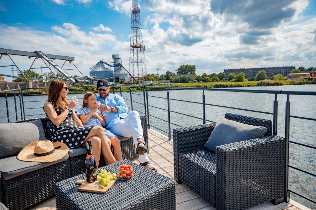 Shogun Mobile Houseboat