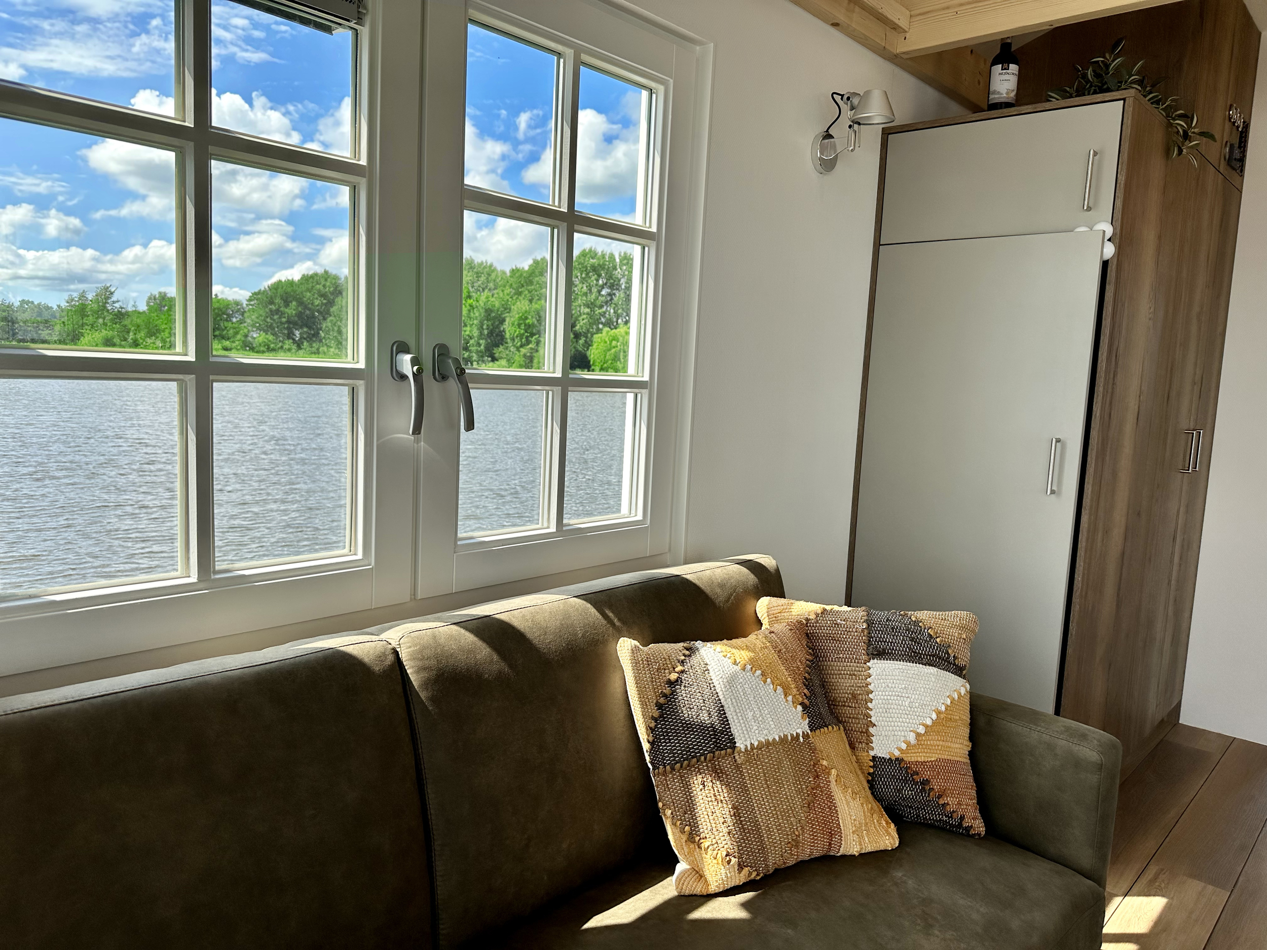HOMESHIP VaarChalet In Amsterdam 1250D Luxe Houseboat