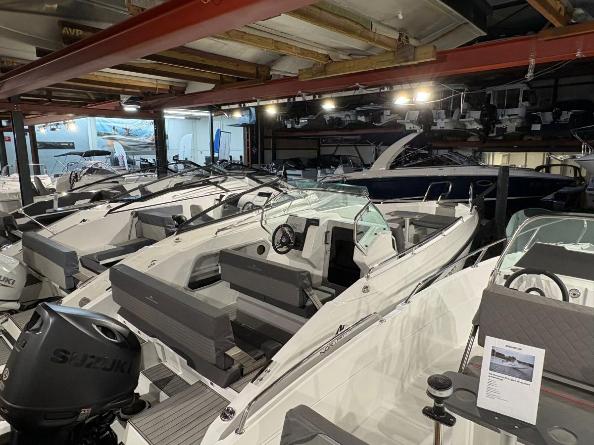 NorthMaster 645 open