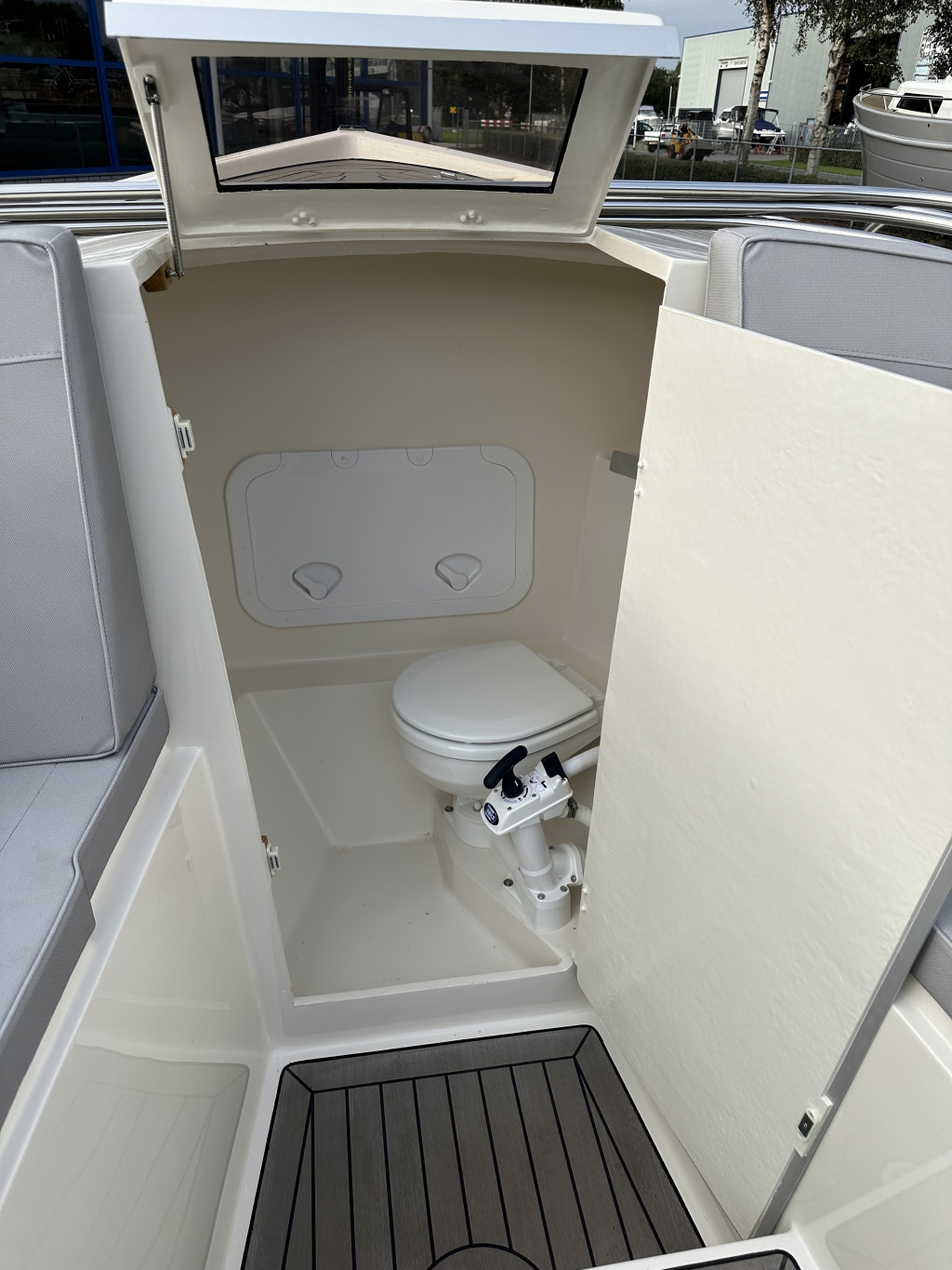 Interboat Intender 820