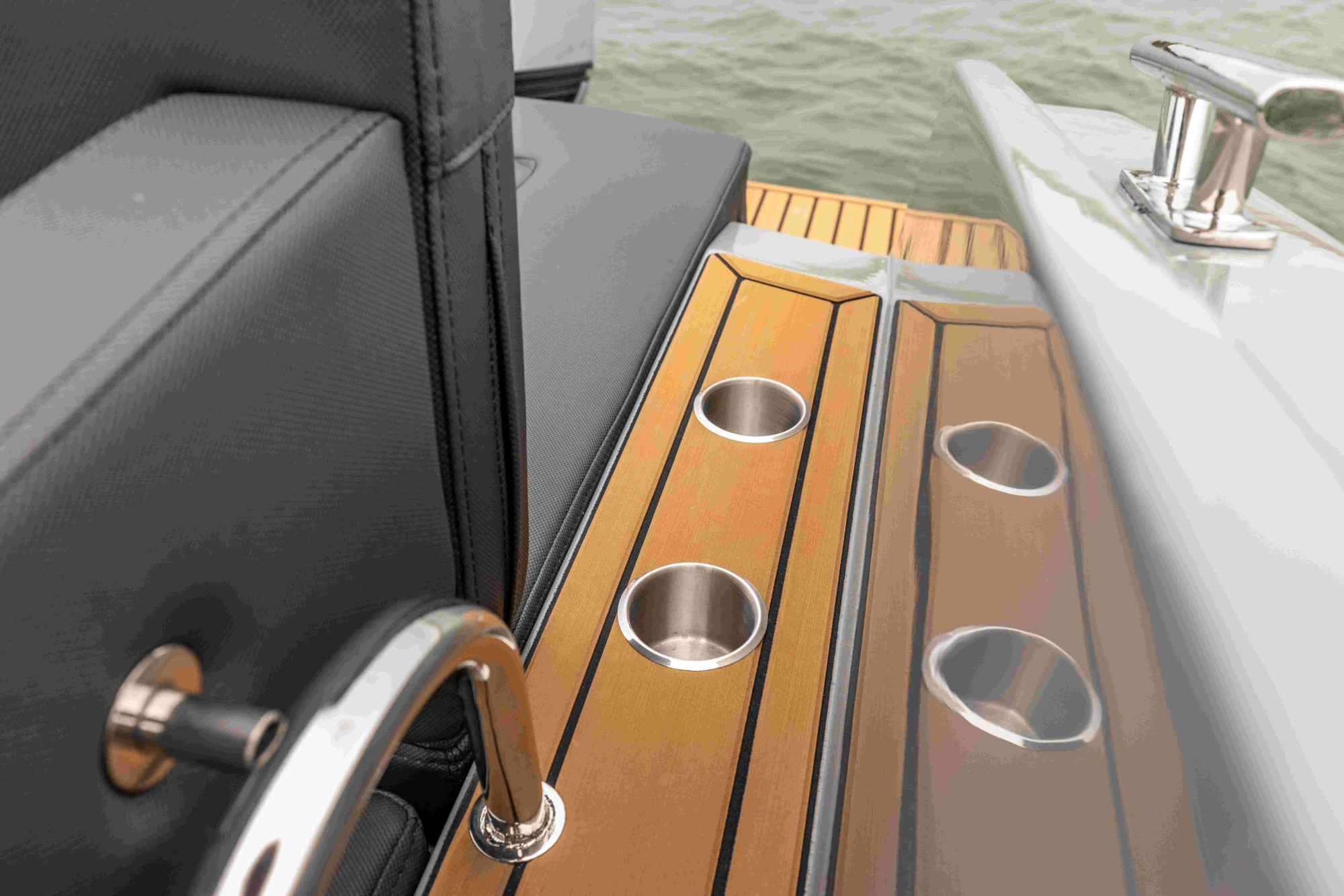 Maxima Boats 680 Sport Lounge