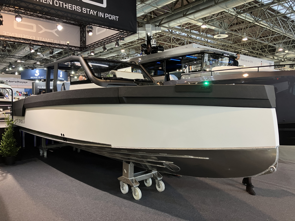 XO Boats DFNDR A8 DEMO 2025