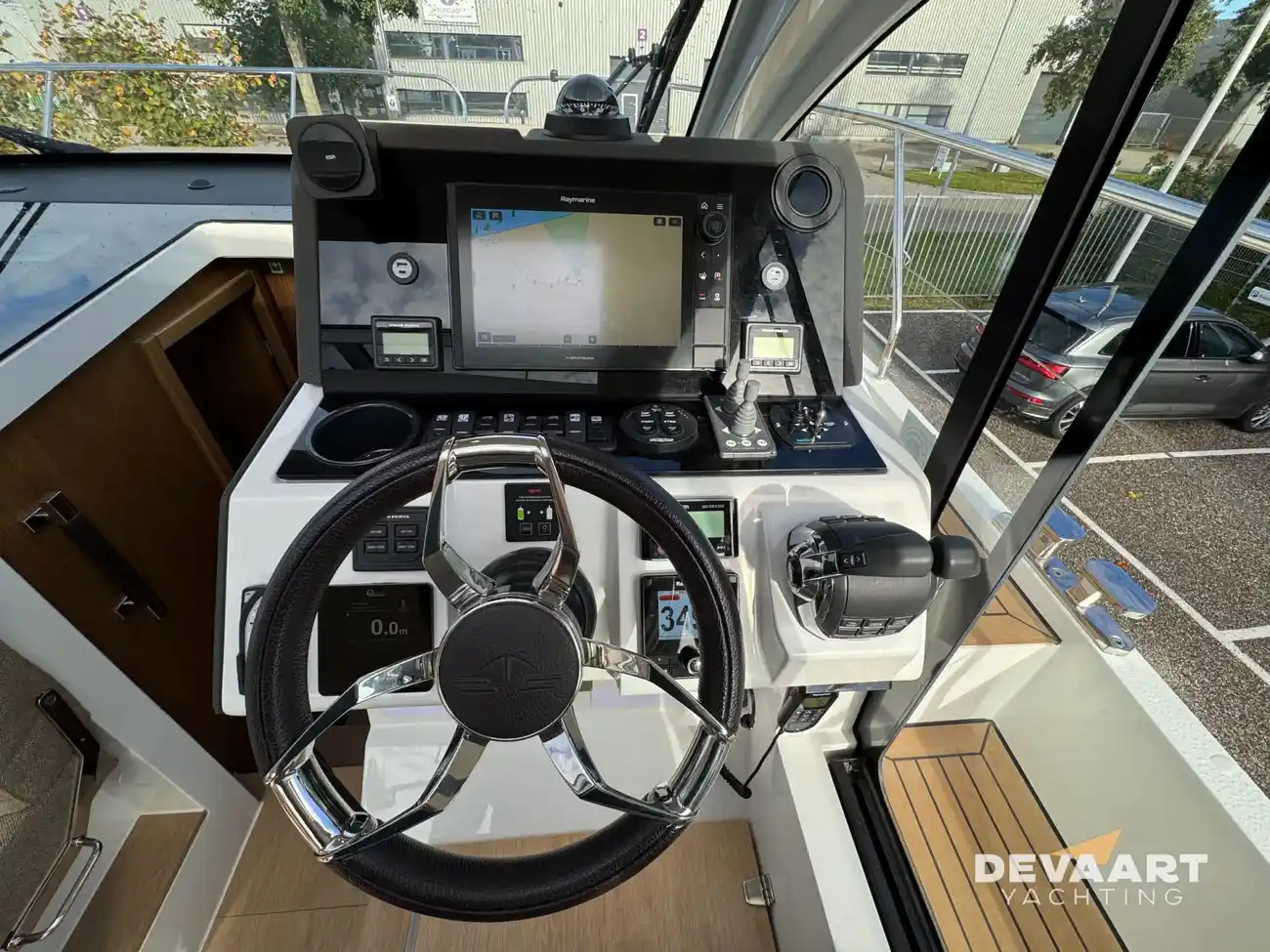 Sealine C335