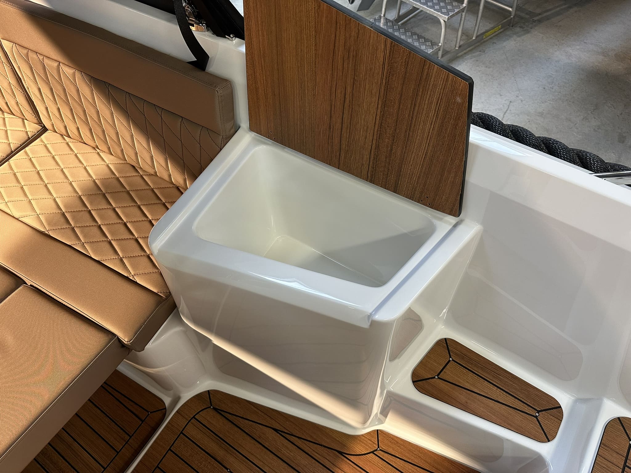Topcraft 627 Tender