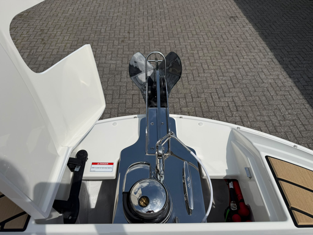 Sea Ray SDX 230