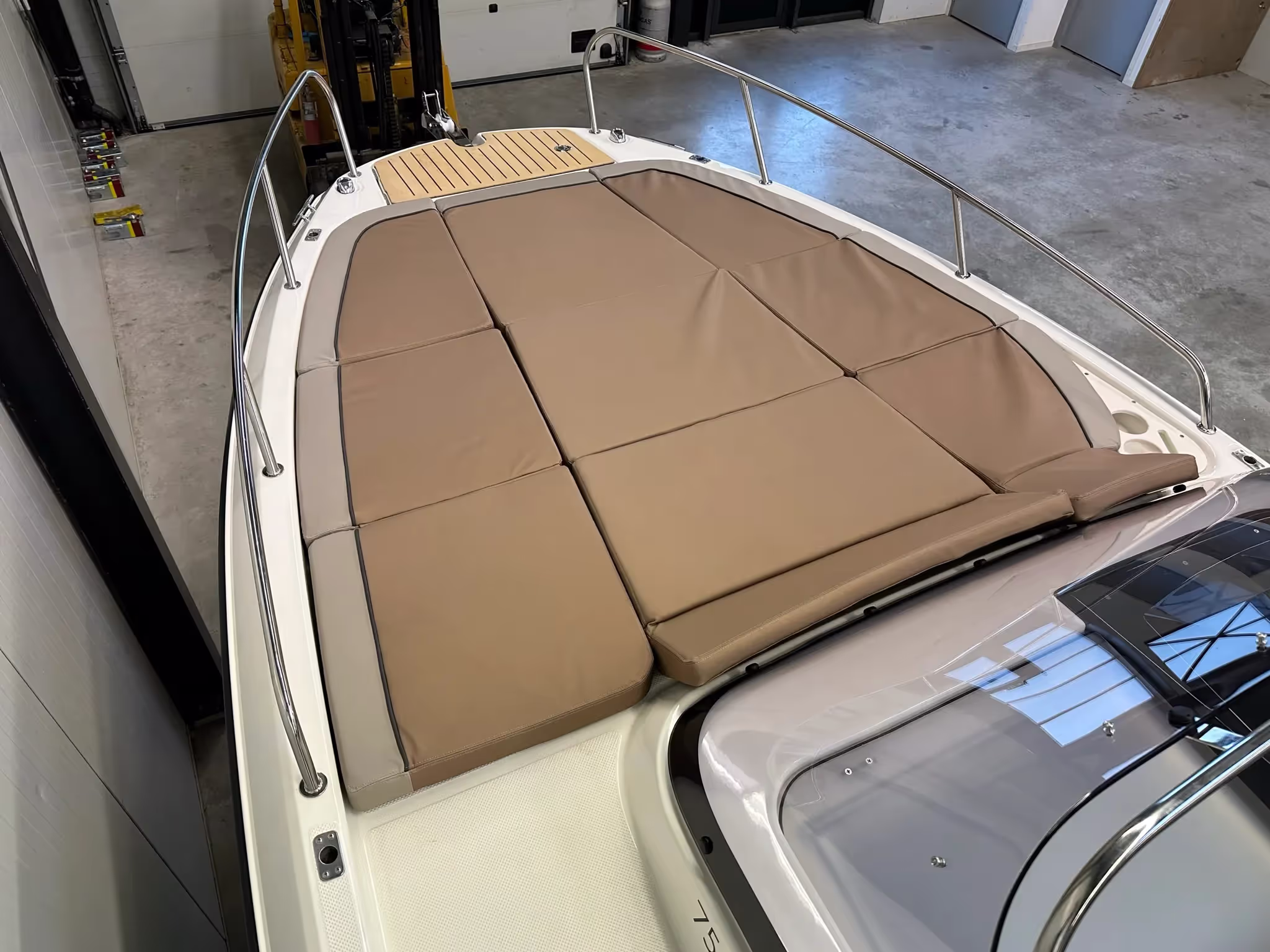 Quicksilver 755 Sundeck