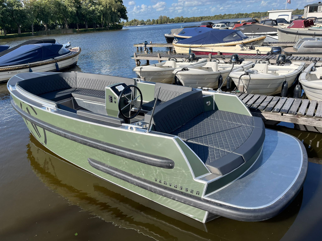 Van Vossen 650 plugin E tender aluminium elektrisch