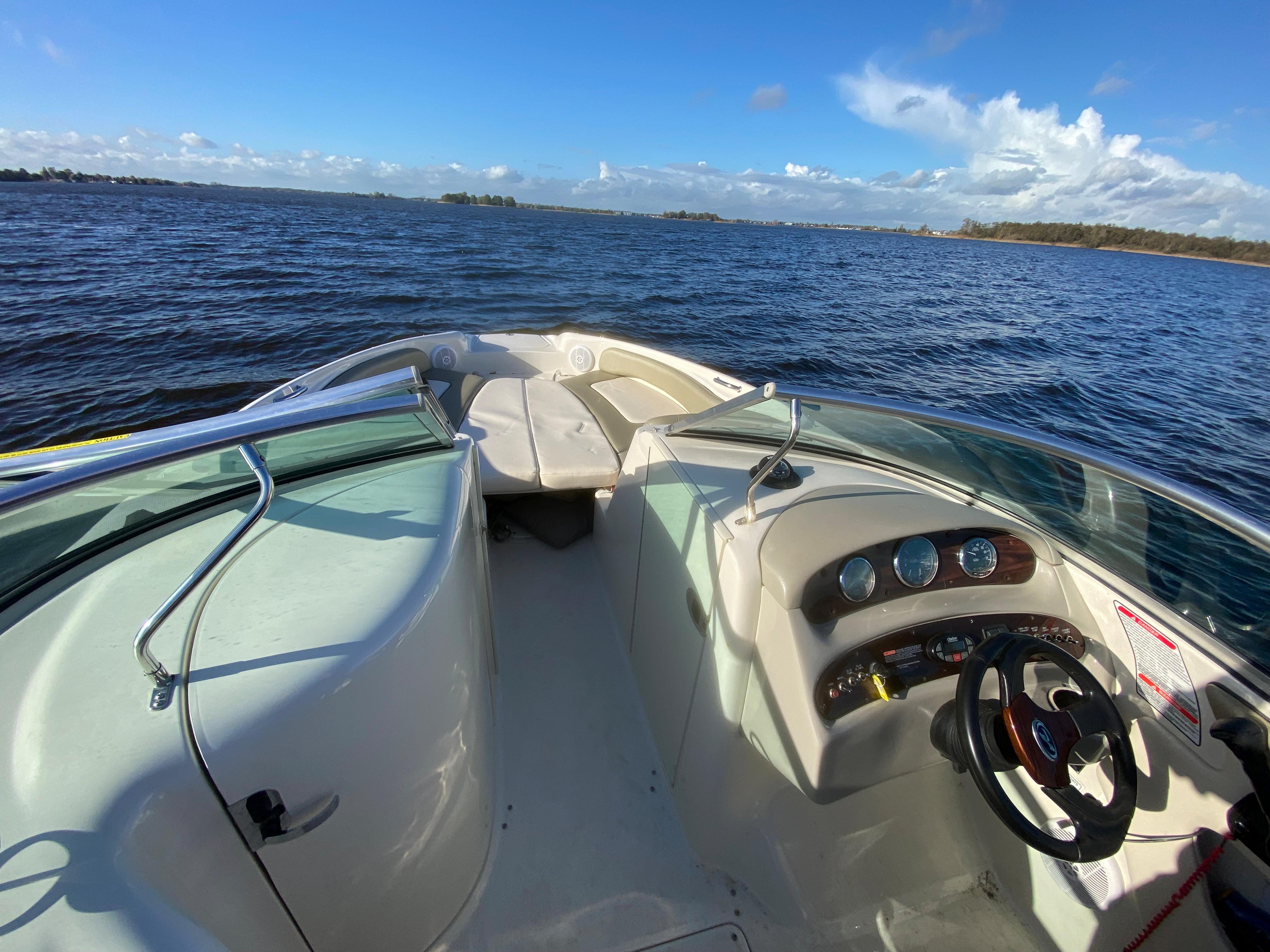 Sea Ray 240 Sundeck