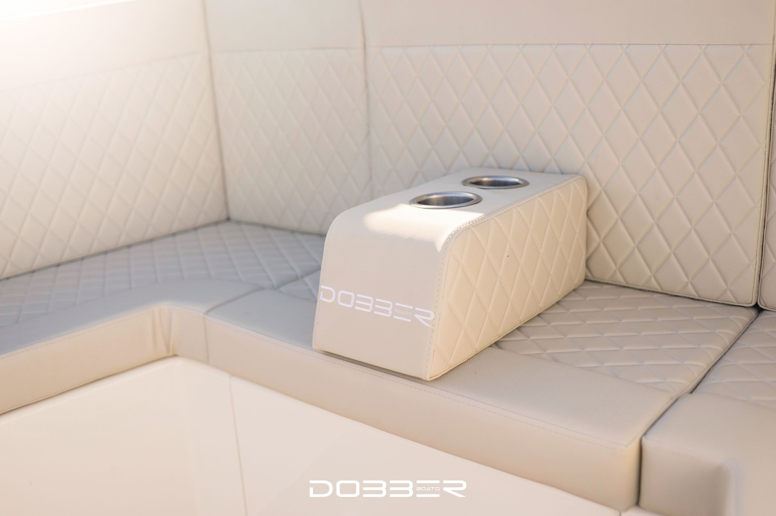 DOBBER 750 Tender