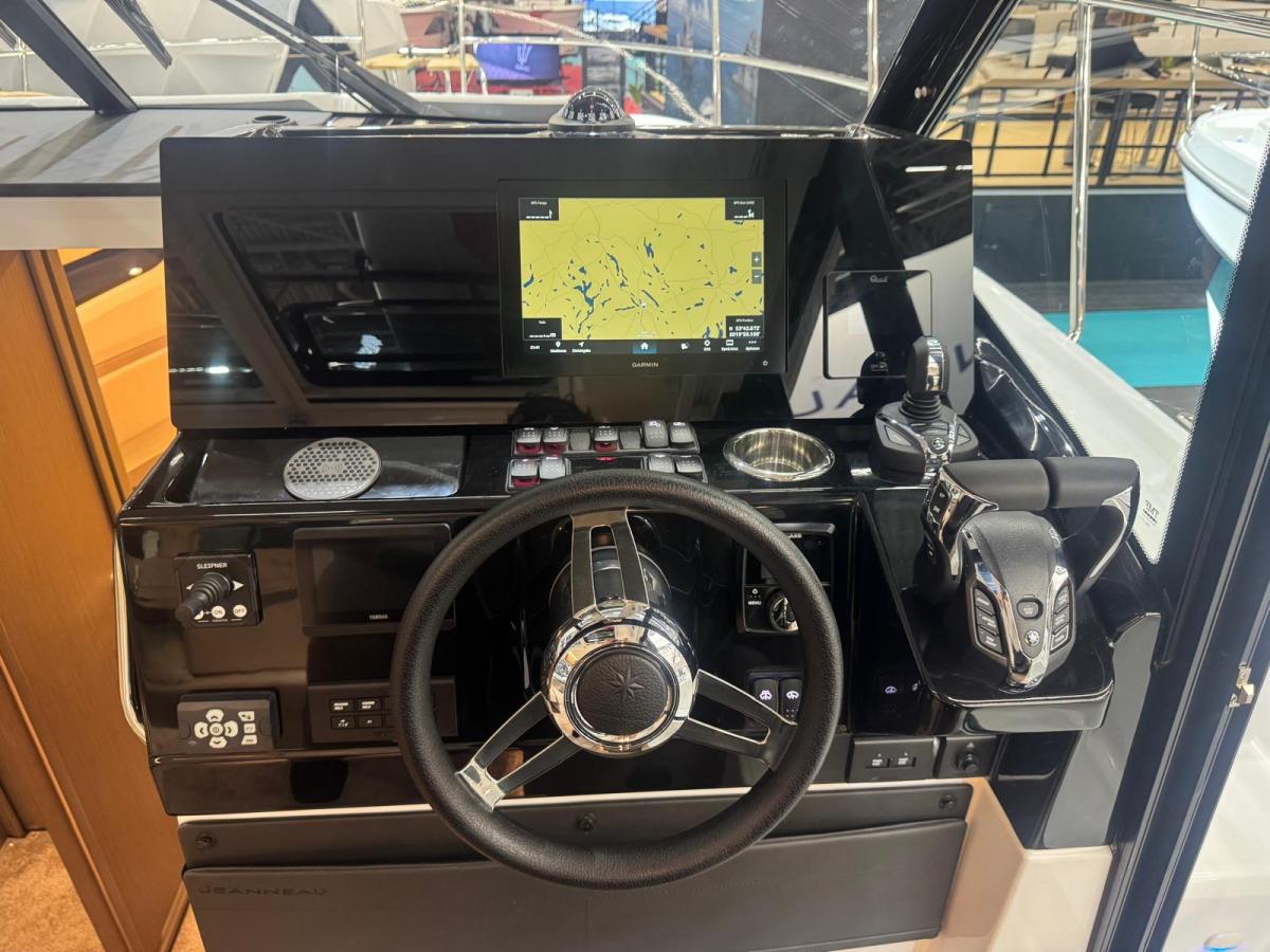 Jeanneau 1095 coupé serie 2