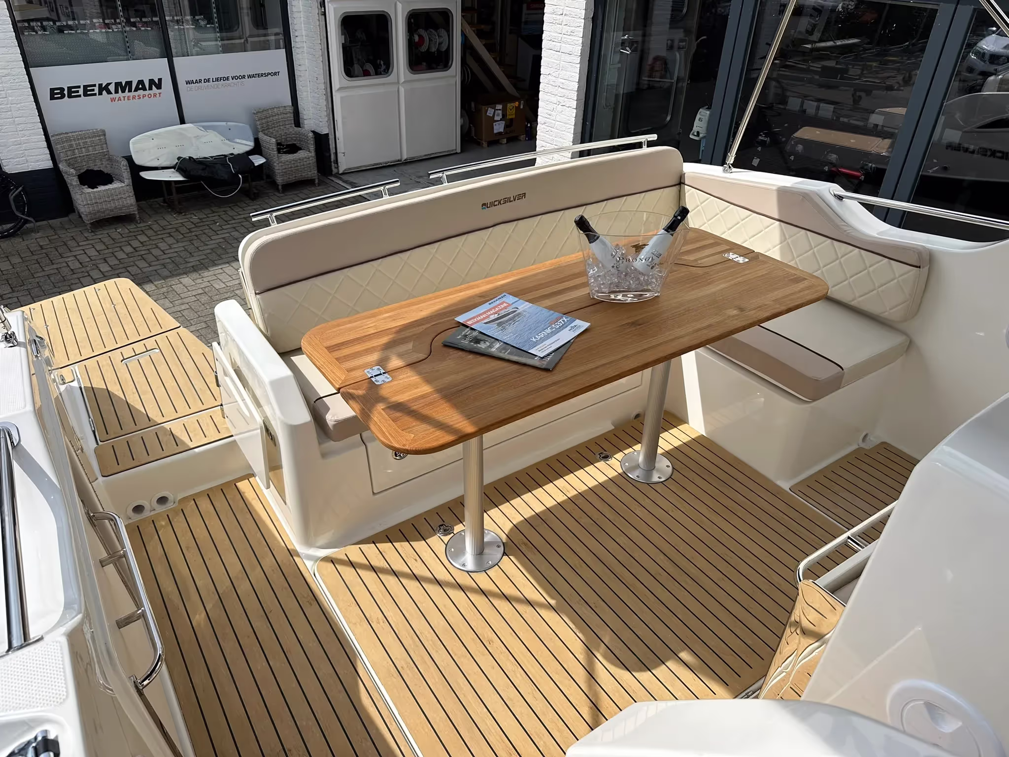 Quicksilver 875 Sundeck