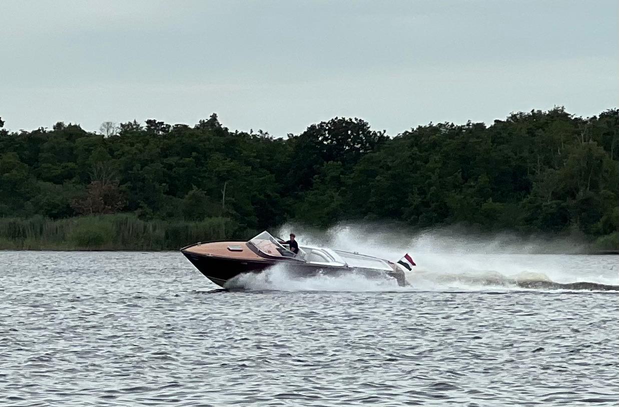 Boesch 850 Runabout Deluxe