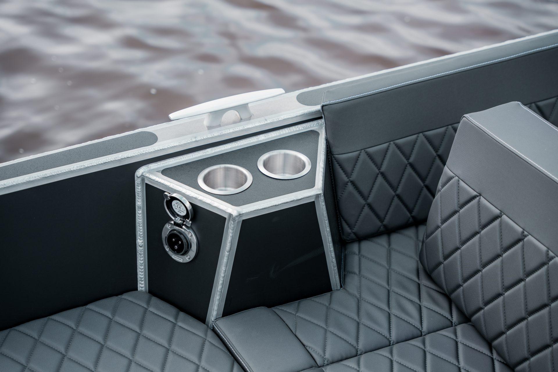 Van Vossen Plugin E tender 595 DE GROOTSTE SLOEPENSHOWROOM VAN NEDERLAND