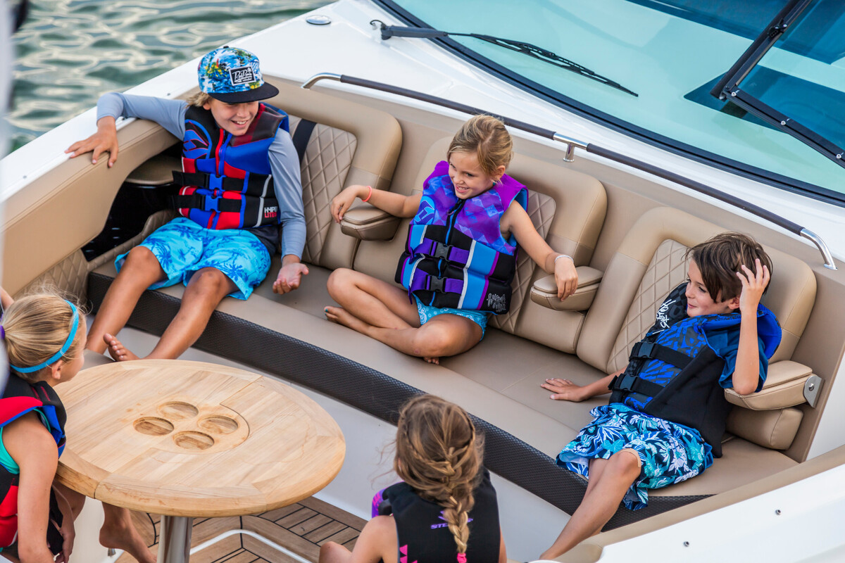 Sea Ray SLX 400 Outboard