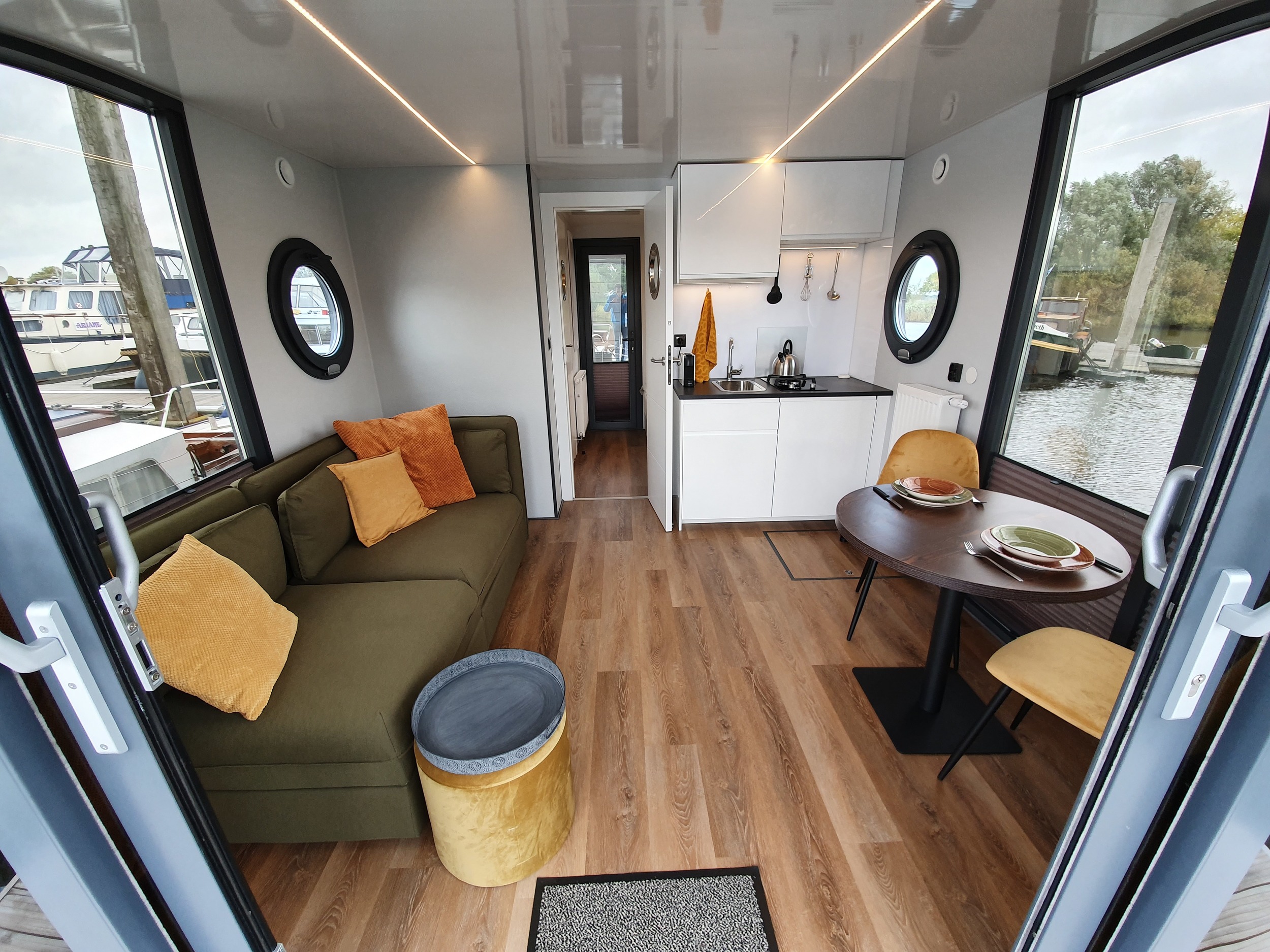 La Mare Houseboats Apartboat M - NEW La Mare Houseboats Apartboat M - NEW