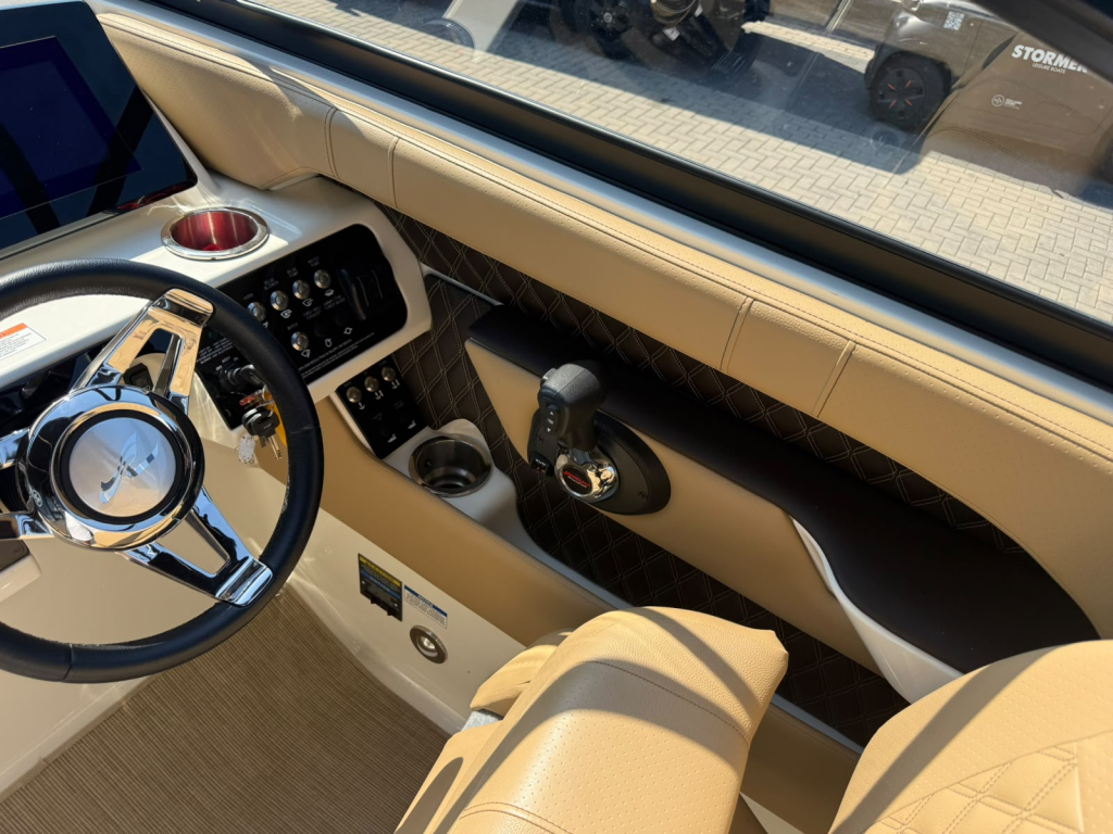 Sea Ray SLX 250