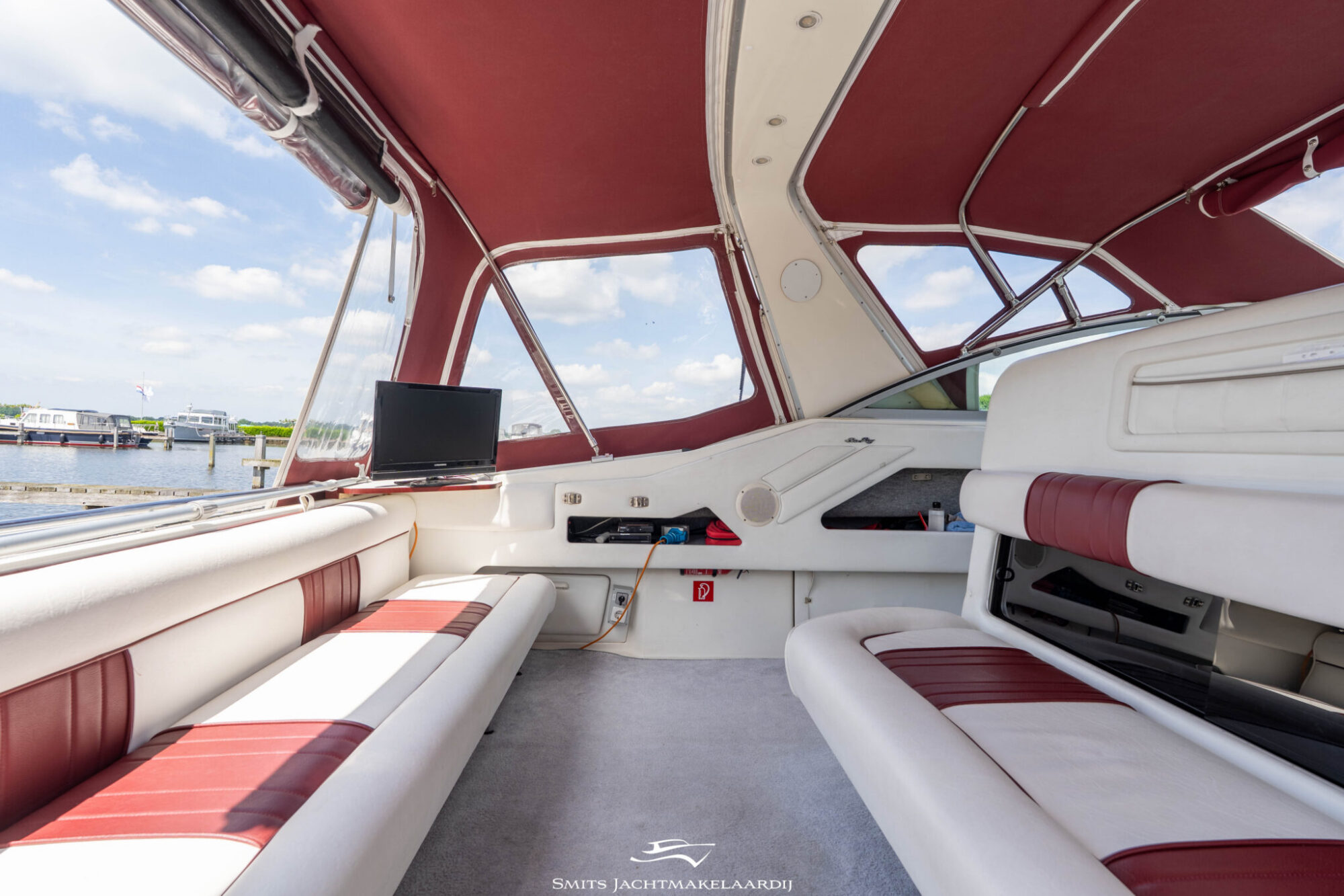Sea Ray 370 Express Cruiser