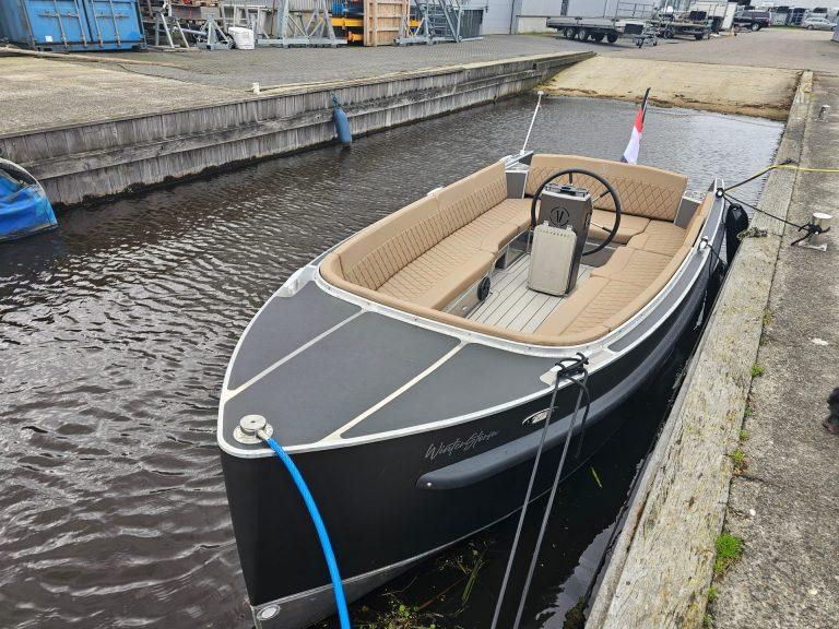Van Vossen Plugin E tender 595 DE GROOTSTE SLOEPENSHOWROOM VAN NEDERLAND