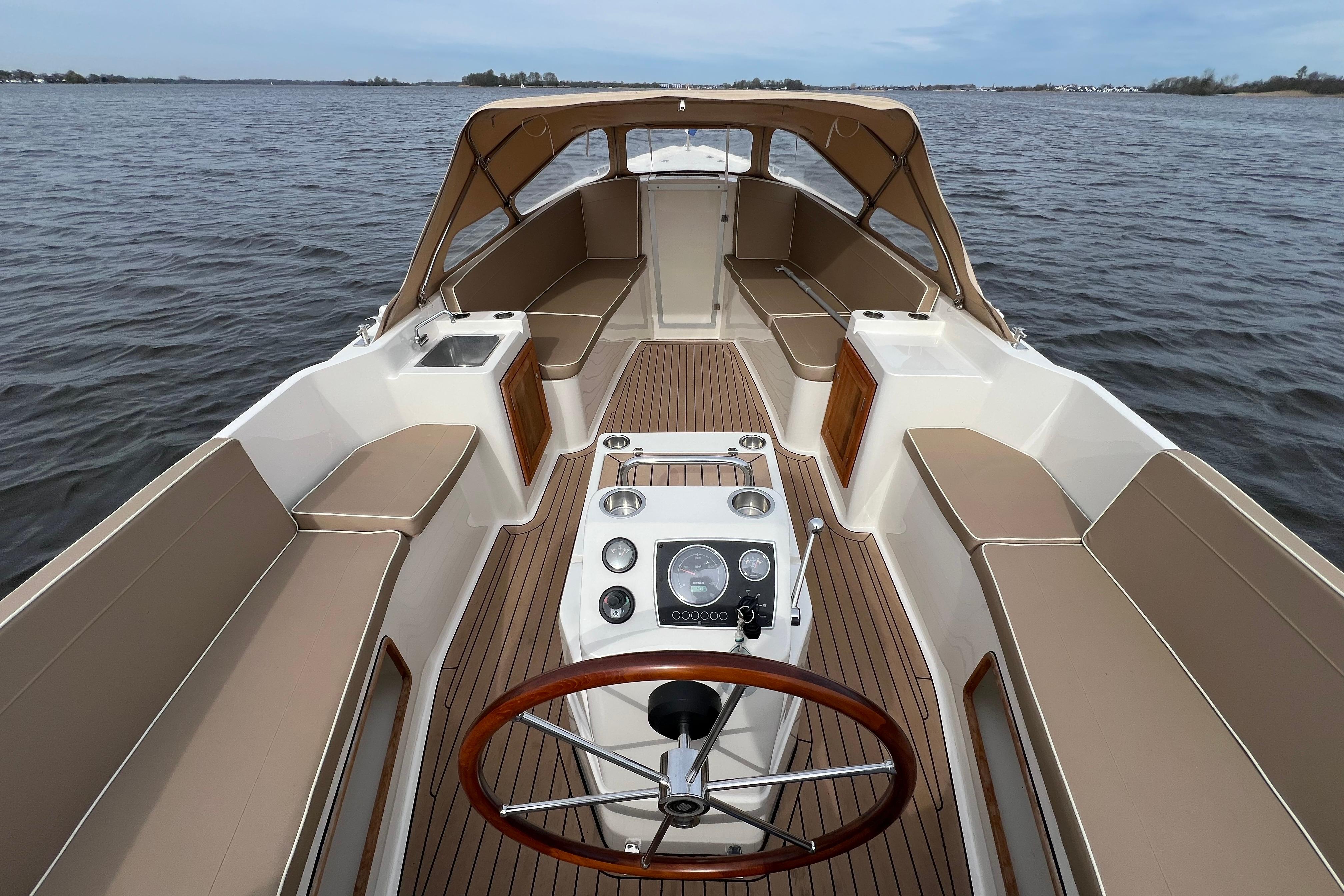 Interboat Intender 780