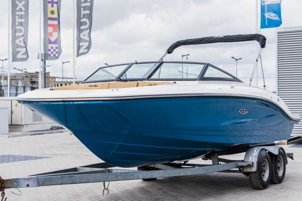 Sea Ray SPX 210
