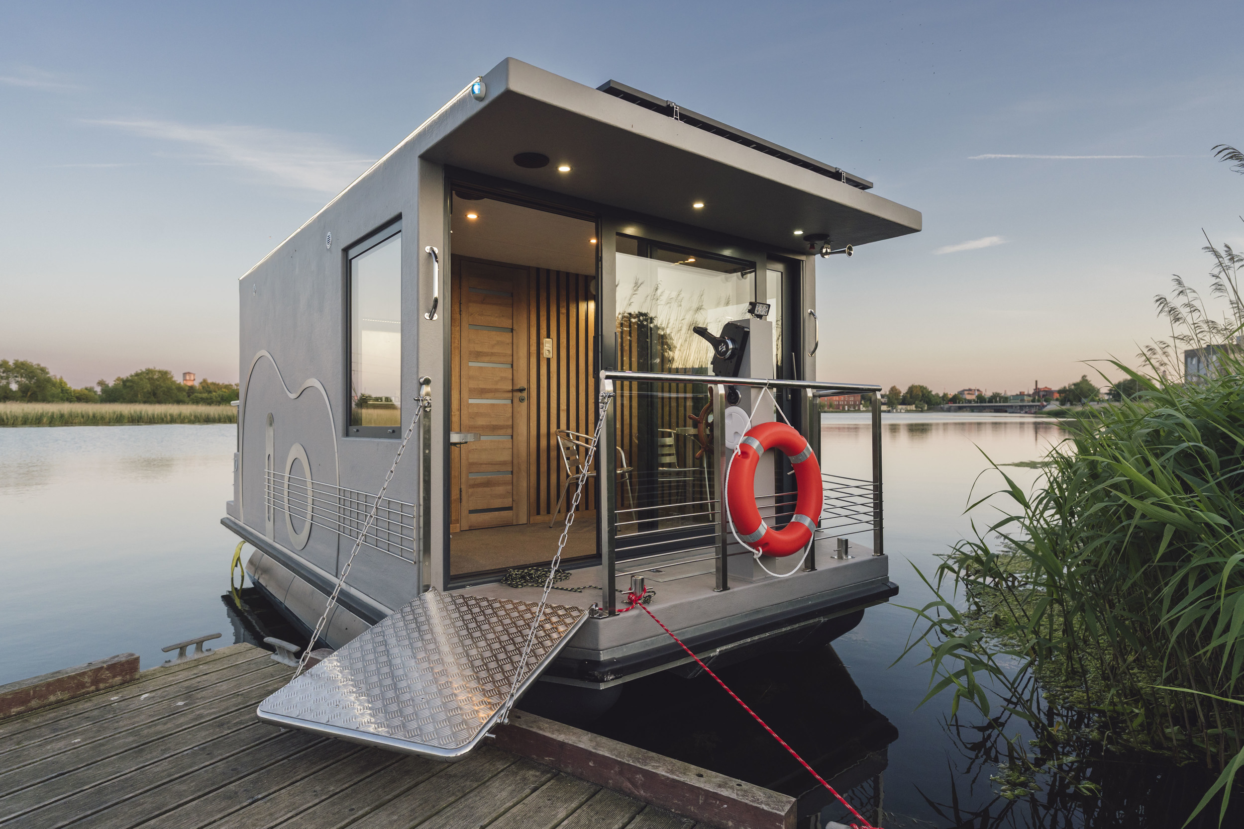 SHB Houseboat GTR 6.3