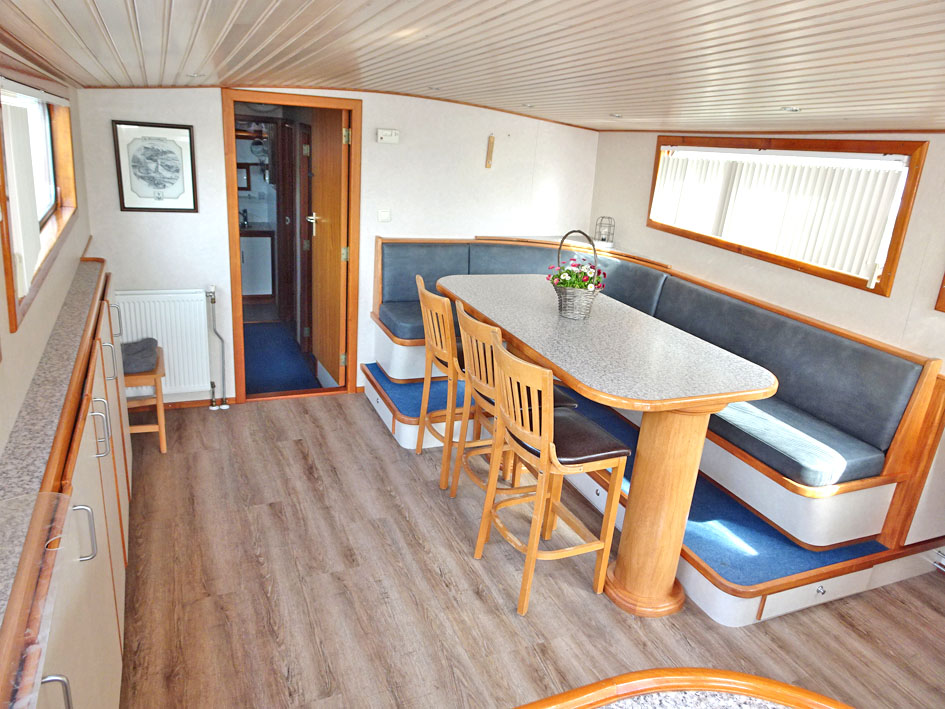 Motortjalk 21.40, met UBC