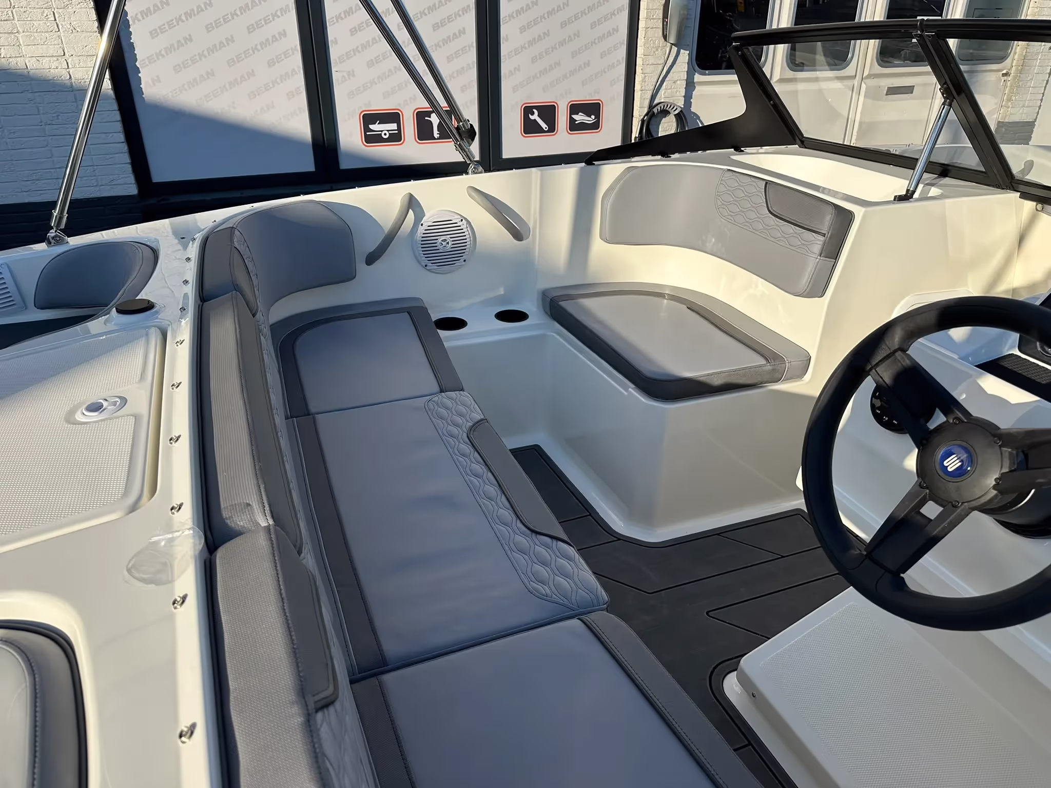 Bayliner Element M17